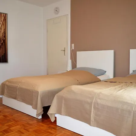 Boardinghouse Apartment *